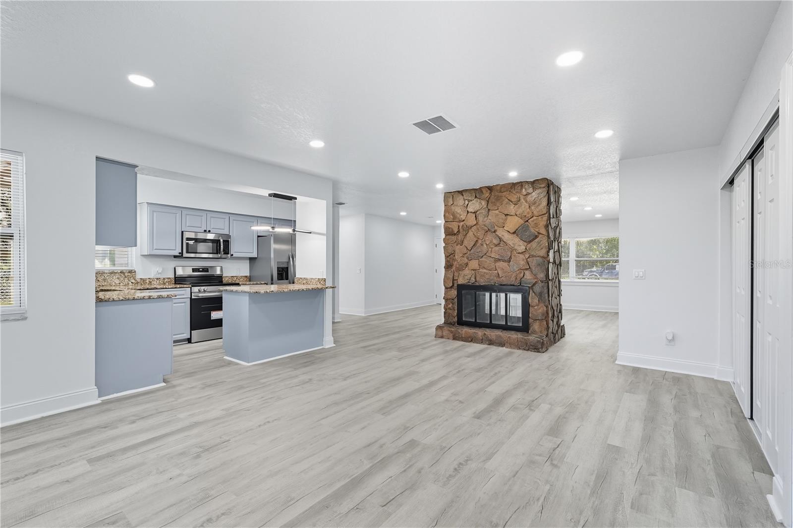 577 WATERFALL DR, SPRING HILL, FL — photo 10