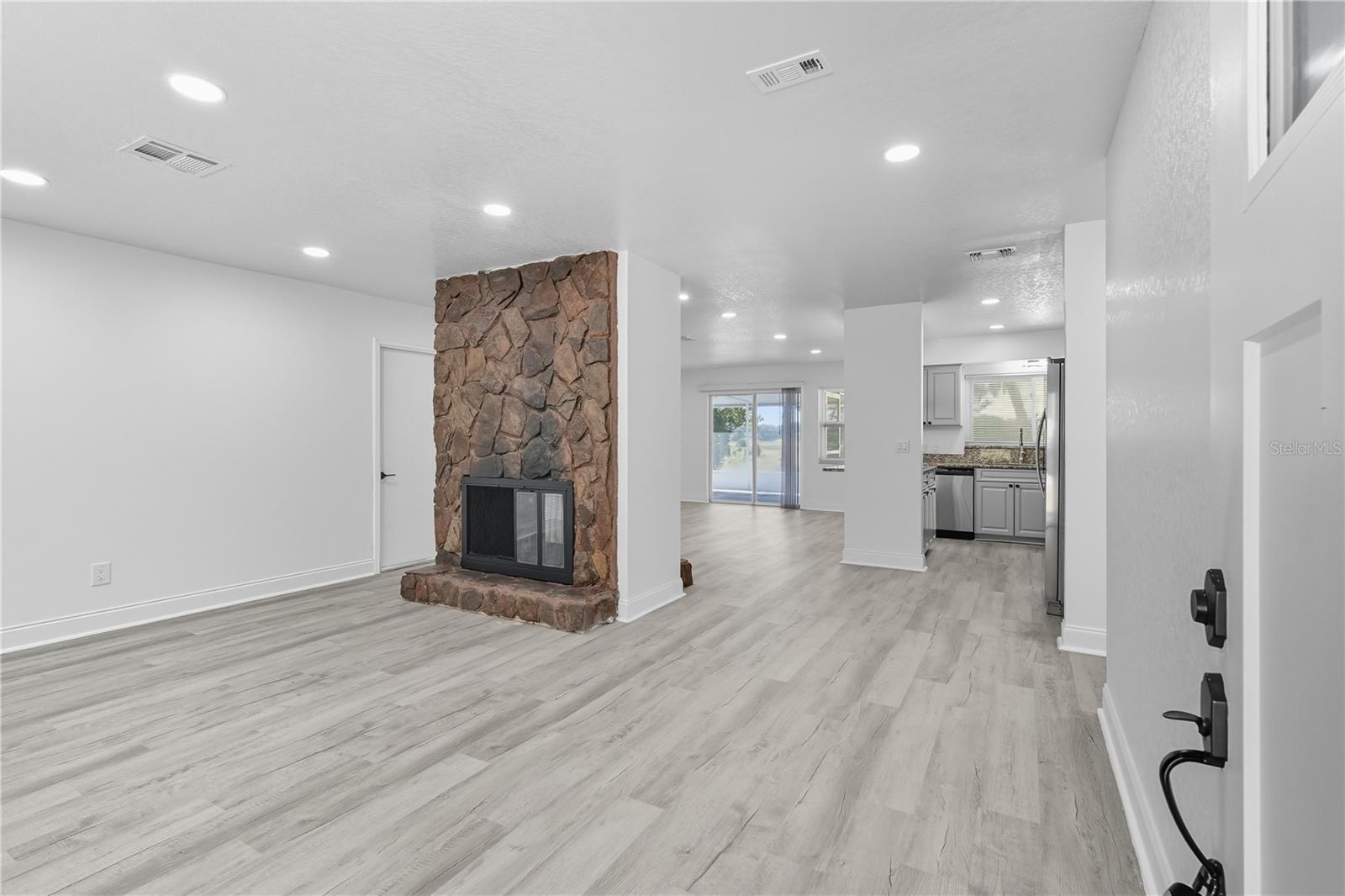 577 WATERFALL DR, SPRING HILL, FL — photo 11