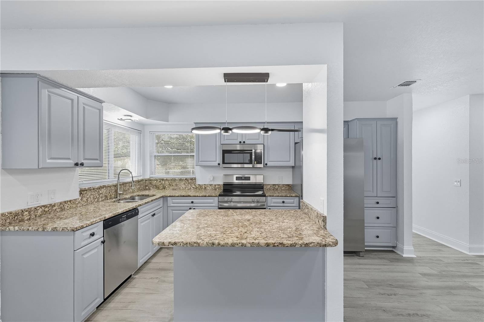 577 WATERFALL DR, SPRING HILL, FL — photo 13