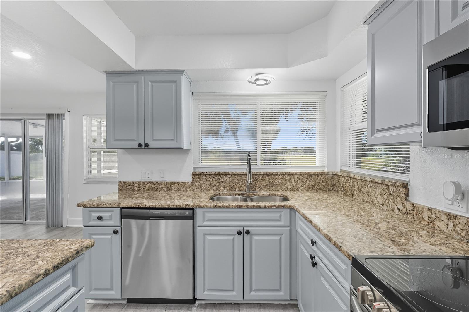 577 WATERFALL DR, SPRING HILL, FL — photo 15