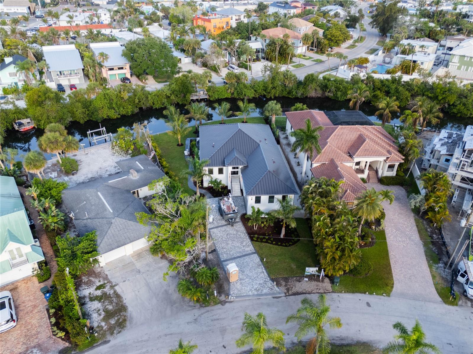276 ISLAND CIR, SARASOTA, FL — photo 39