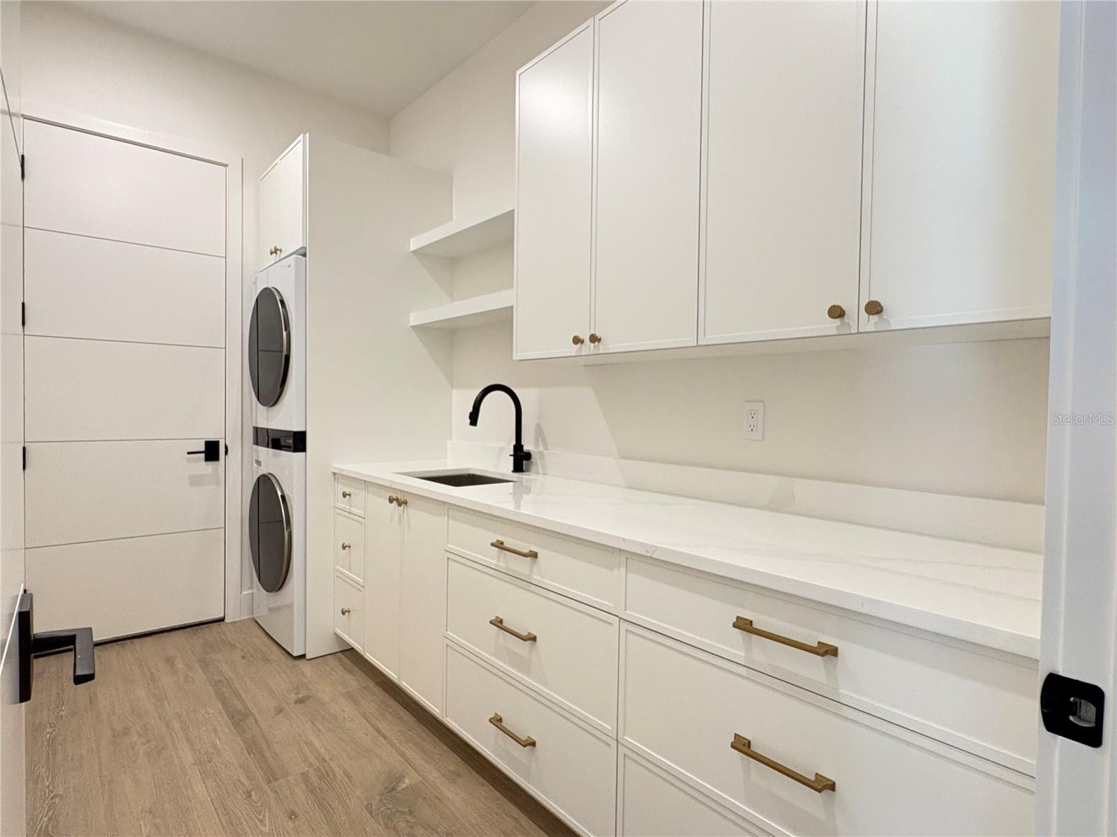 276 ISLAND CIR, SARASOTA, FL — photo 23