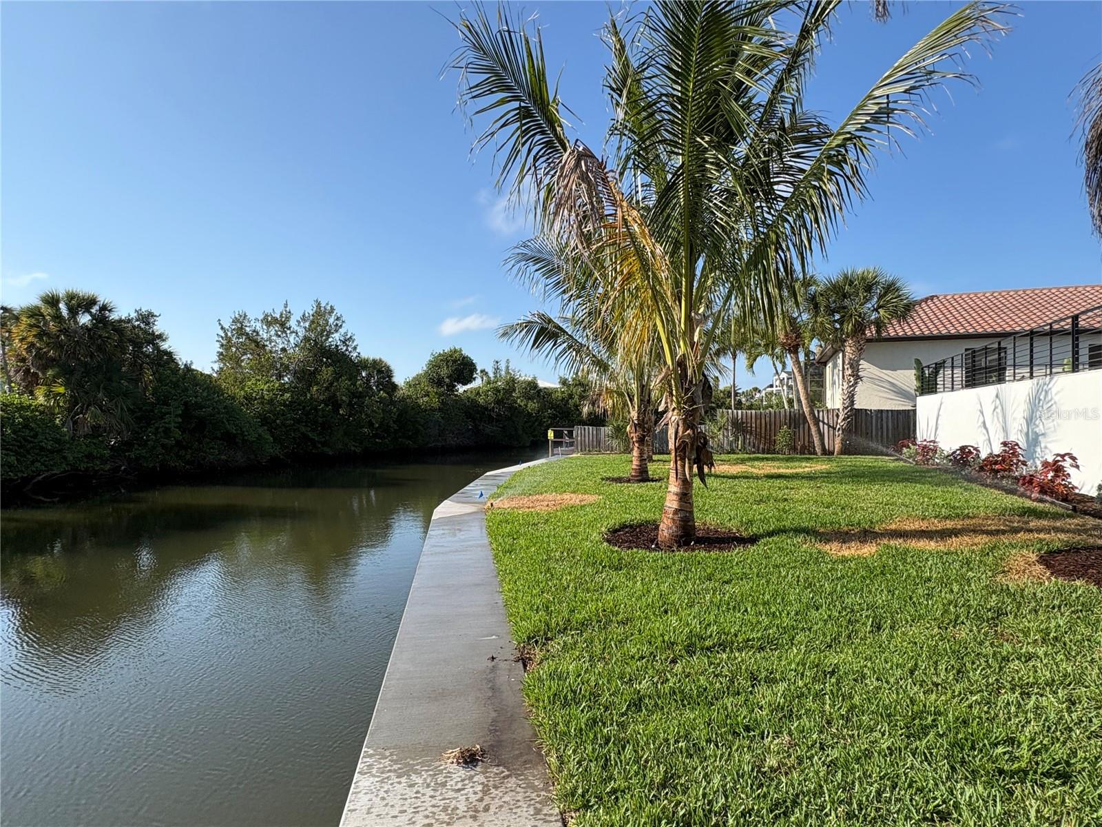 276 ISLAND CIR, SARASOTA, FL — photo 35