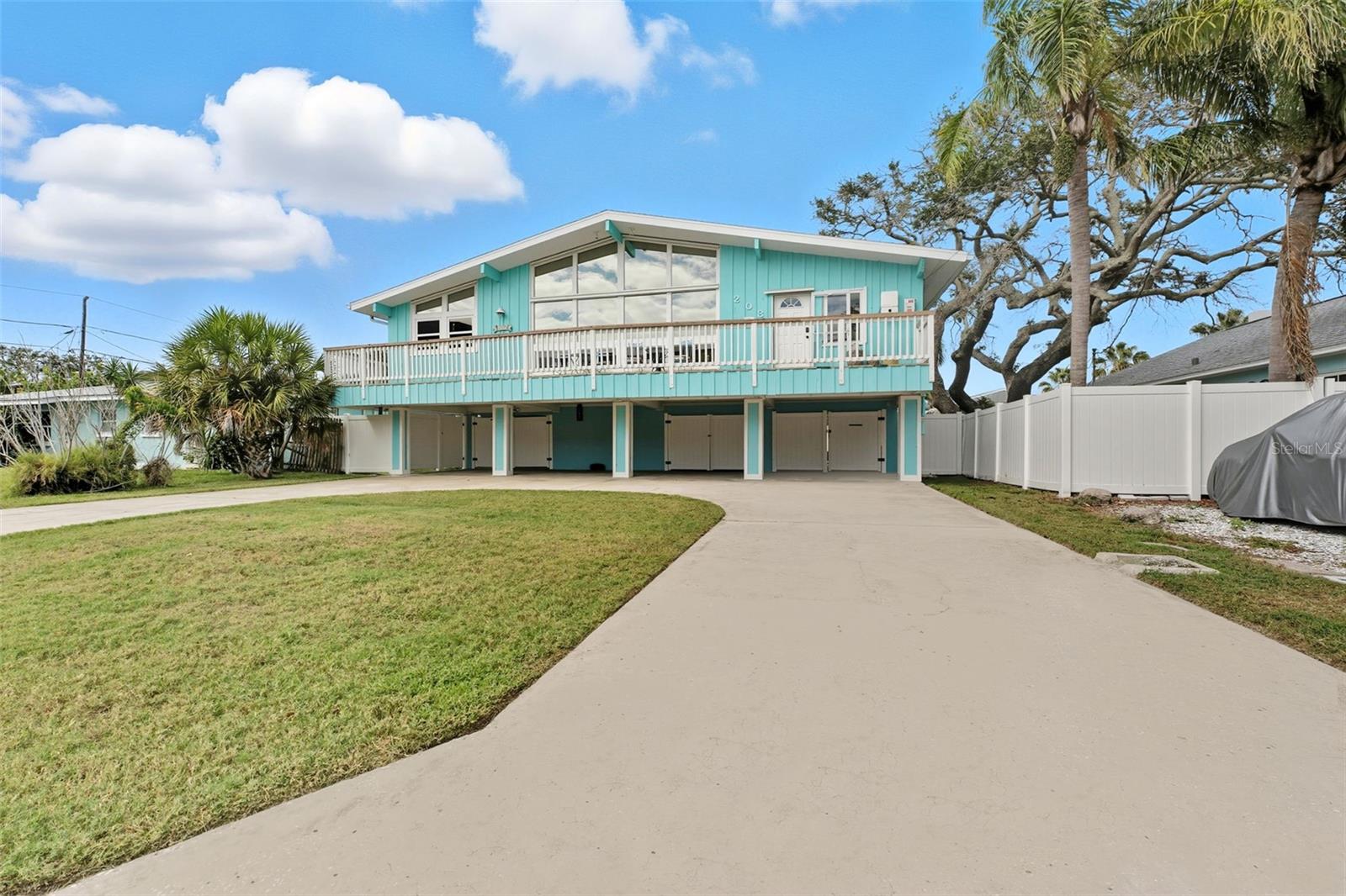 208 BATES AVE, INDIAN ROCKS BEACH, FL — photo 2