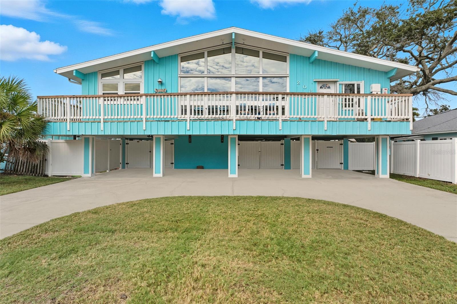 208 BATES AVE, INDIAN ROCKS BEACH, FL — photo 4