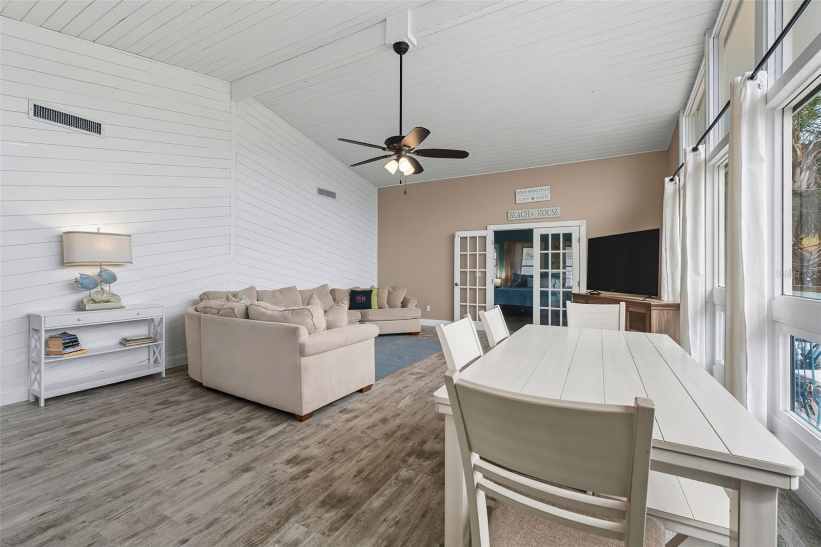 208 BATES AVE, INDIAN ROCKS BEACH, FL — photo 8