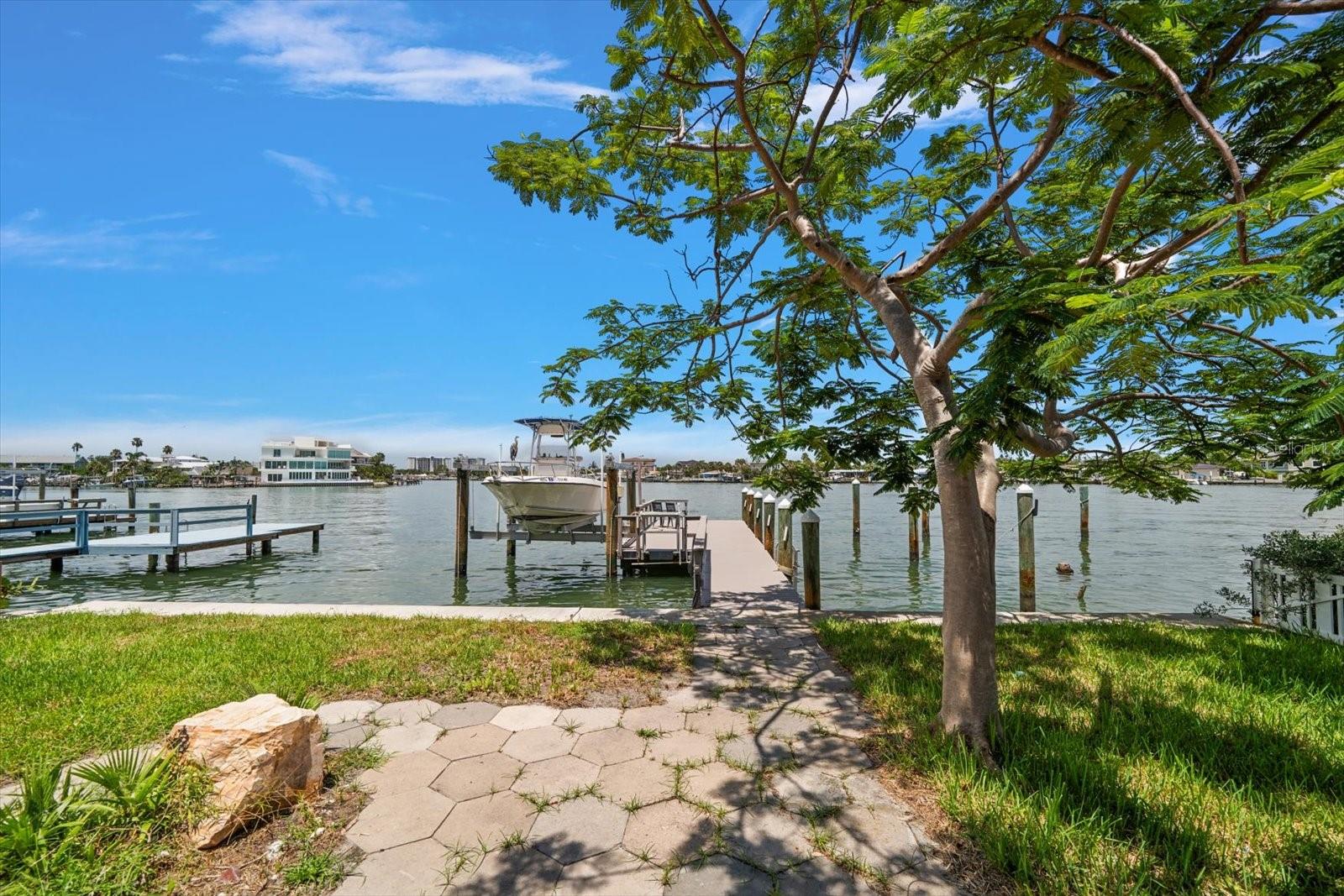 8405 BAYSHORE DR, TREASURE ISLAND, FL — photo 16