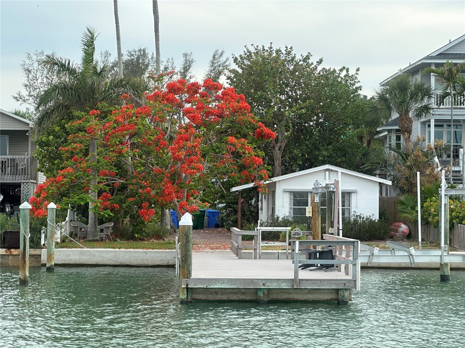8405 BAYSHORE DR, TREASURE ISLAND, FL — photo 2
