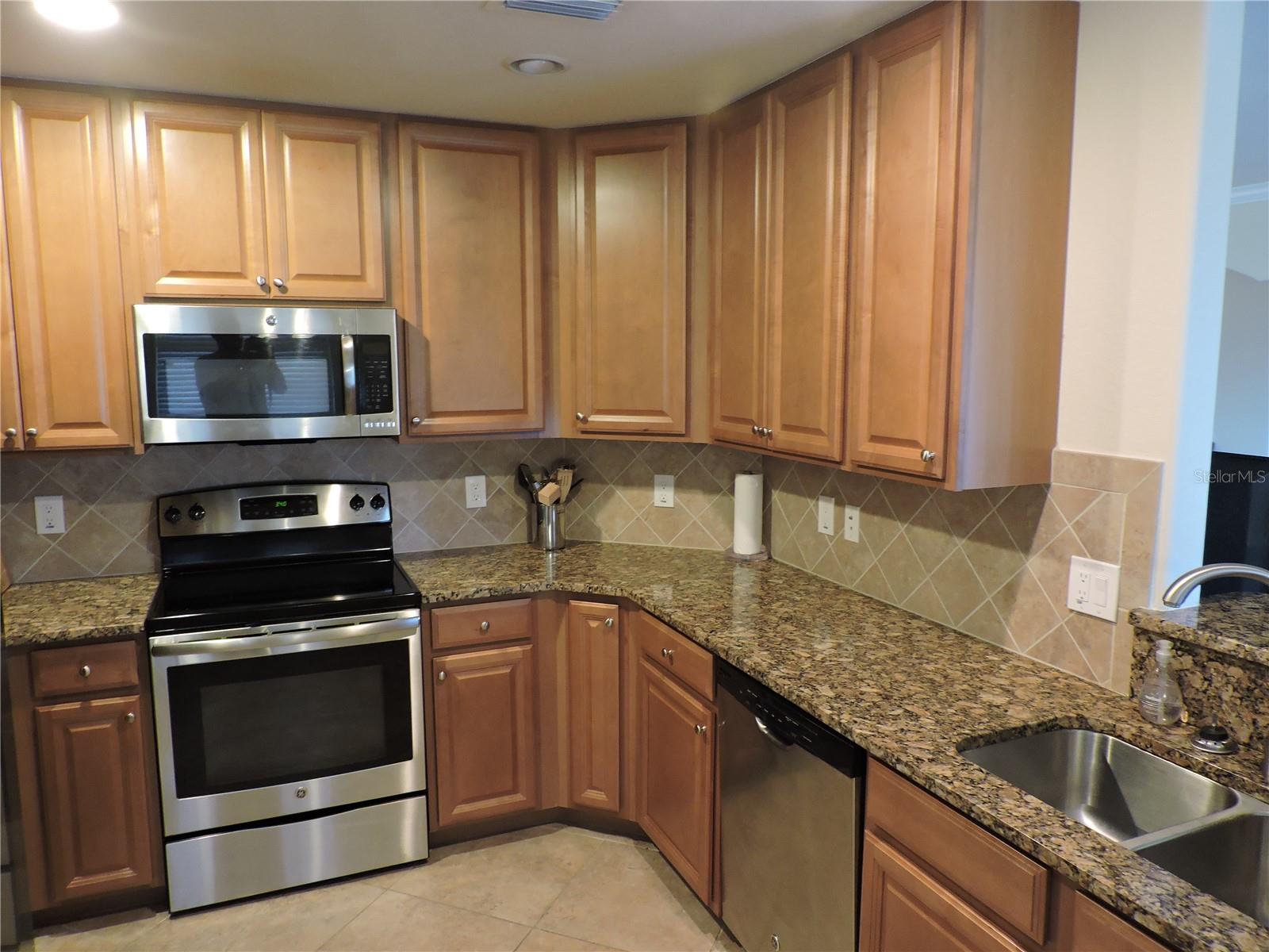 20201 RAGAZZA CIR #102, VENICE, FL — photo 3