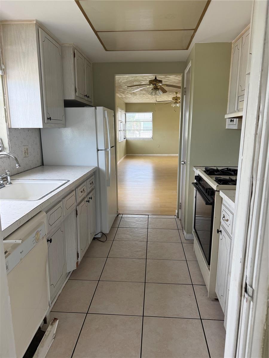 5900 21ST ST N #10, ST PETERSBURG, FL — photo 41