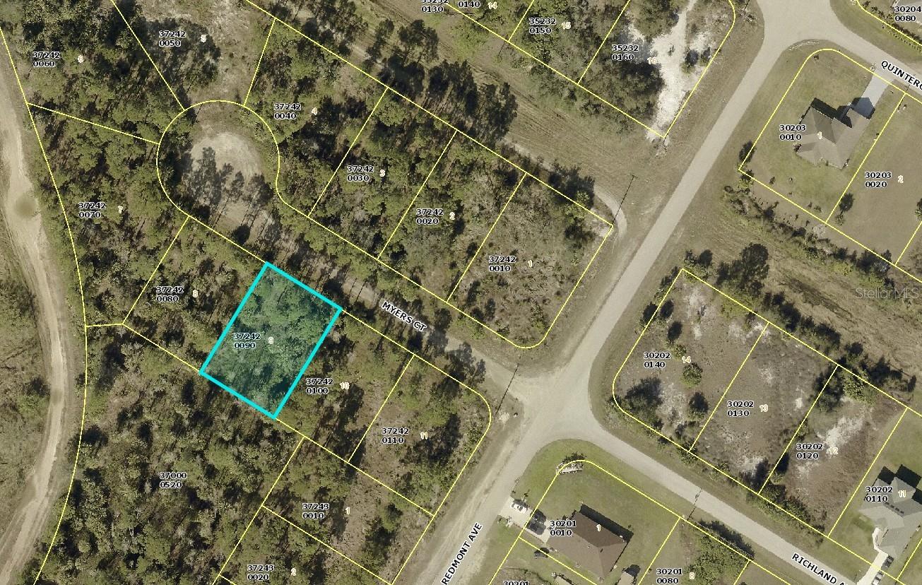 605 MYERS CT, LEHIGH ACRES, FL — photo 2