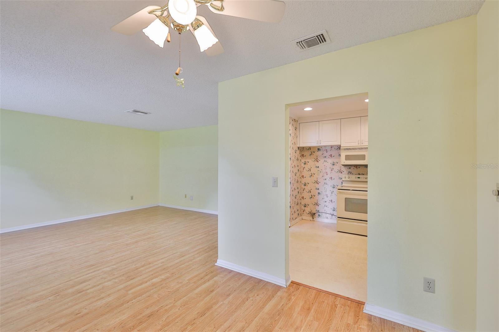 1908 CANTERBURY LN #20, SUN CITY CENTER, FL — photo 3