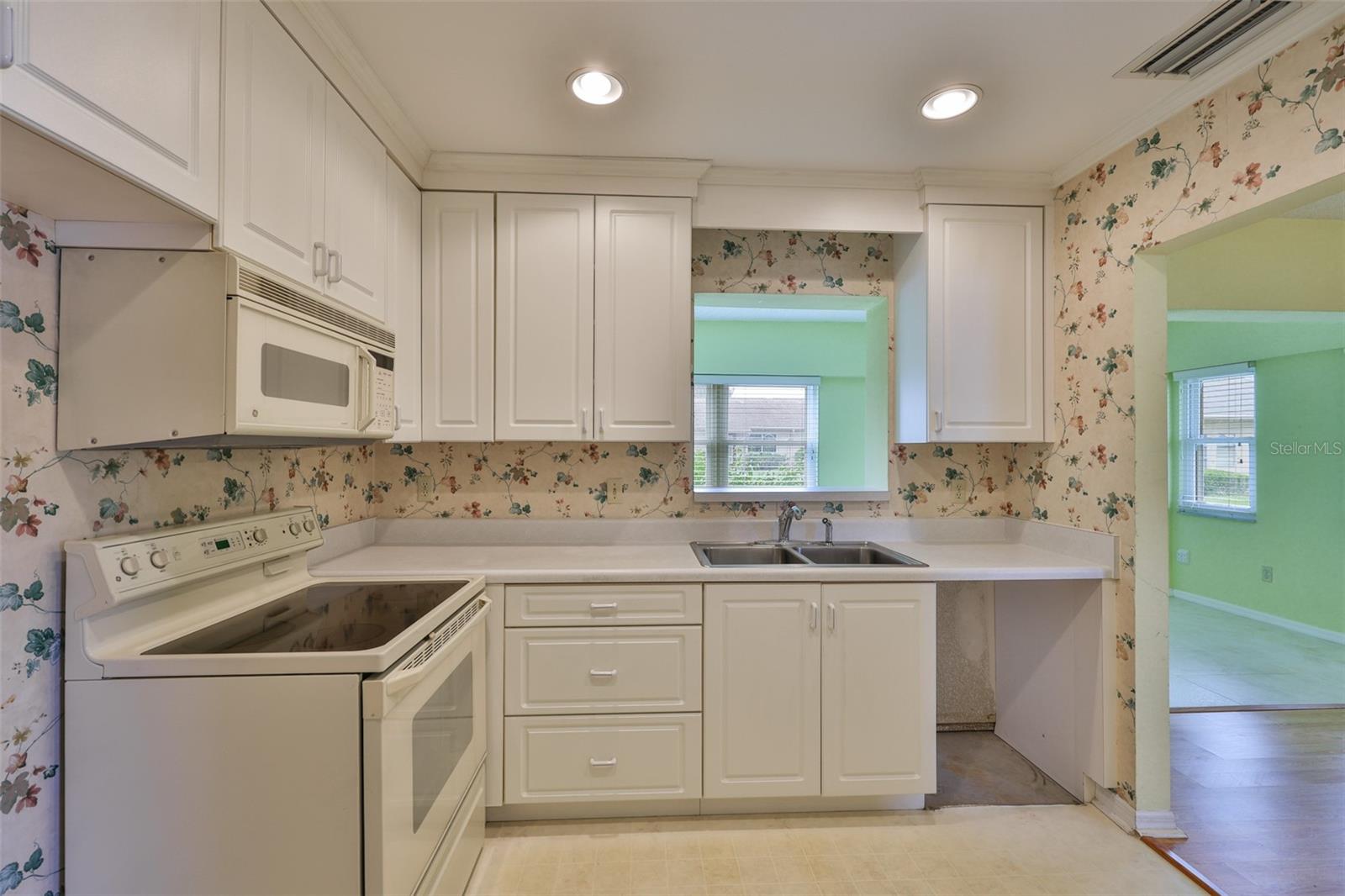 1908 CANTERBURY LN #20, SUN CITY CENTER, FL — photo 7