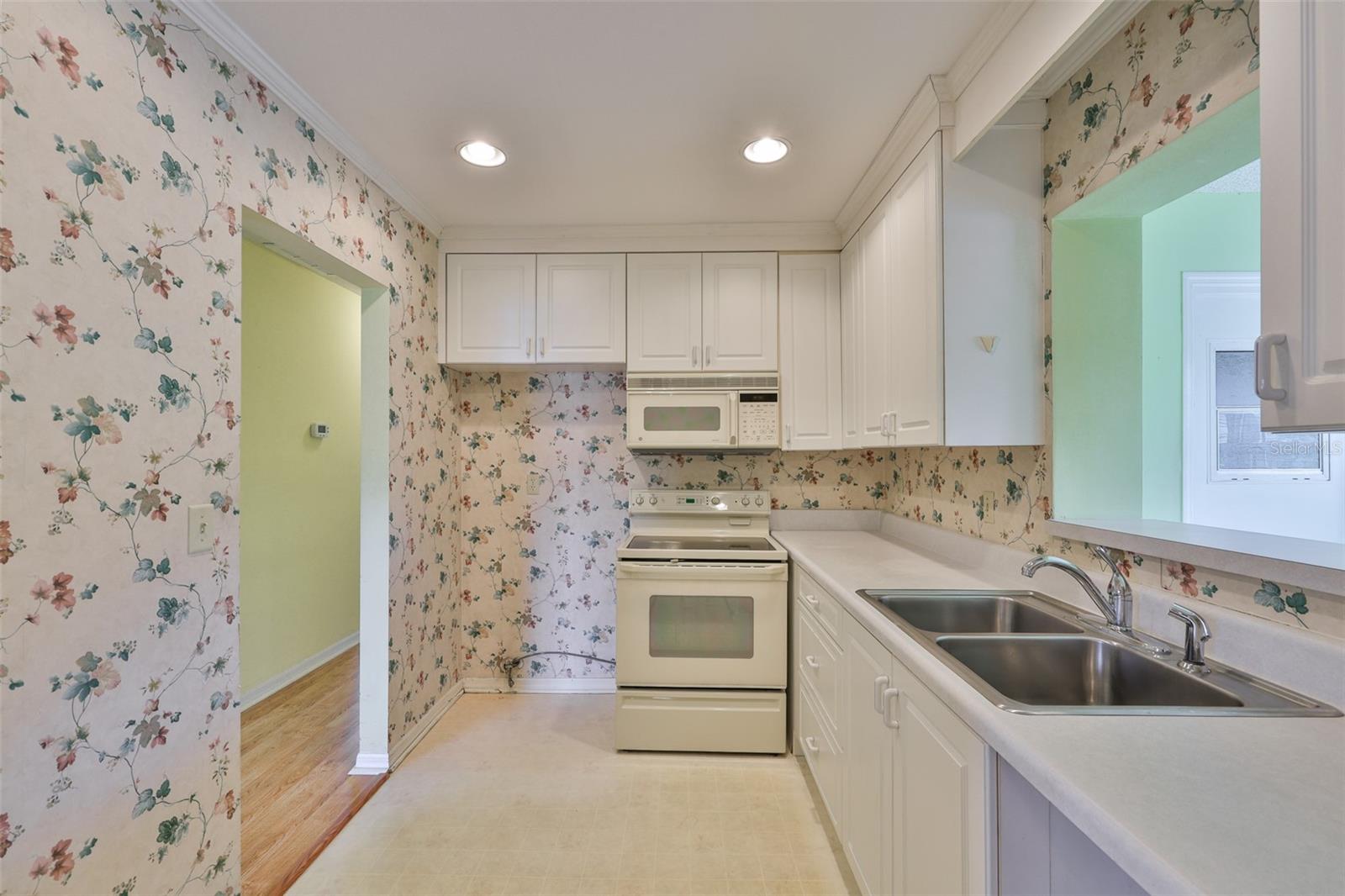 1908 CANTERBURY LN #20, SUN CITY CENTER, FL — photo 8