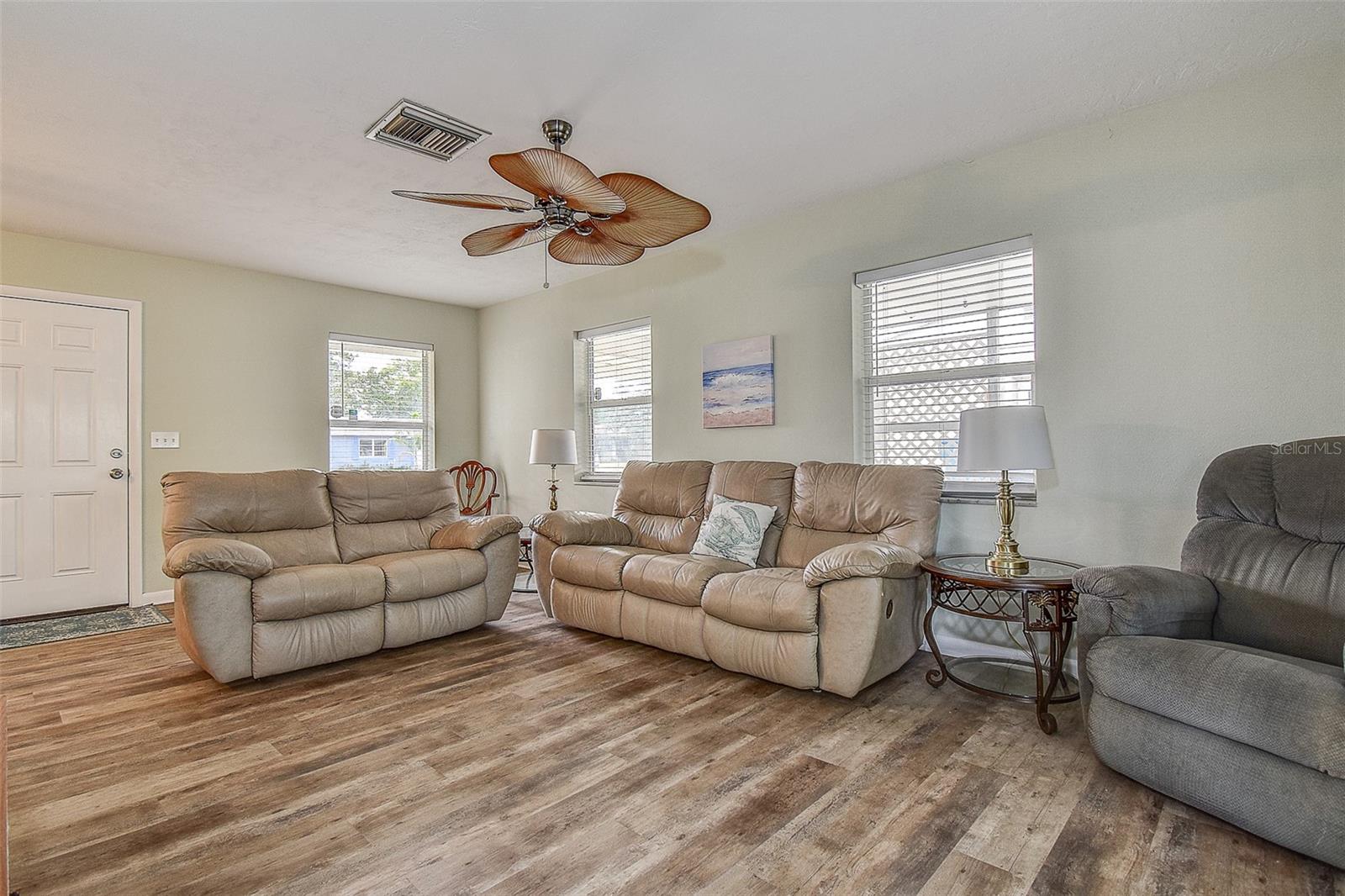 6237 DALTON ST, SPRING HILL, FL — photo 2