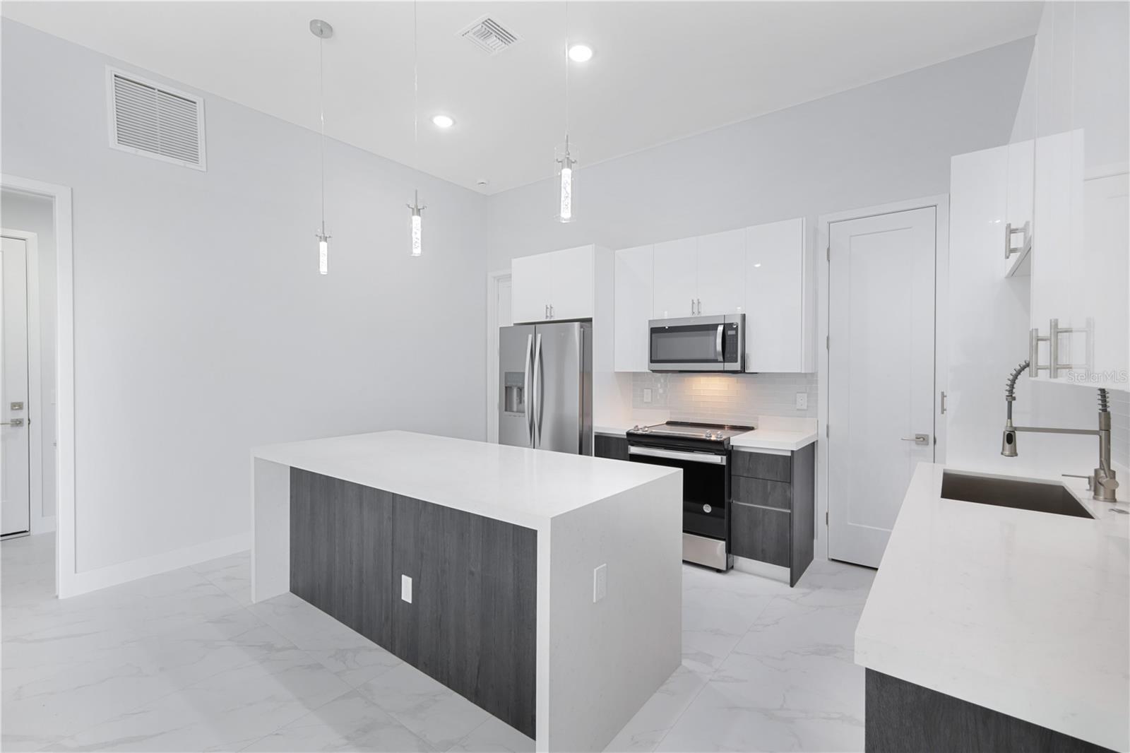 10123 BOYLSTON ST, PORT CHARLOTTE, FL — photo 8