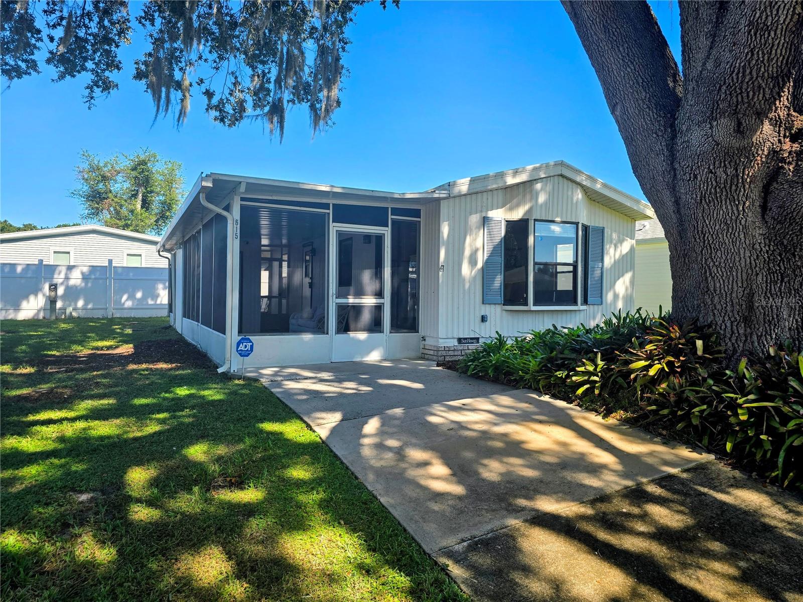 615 NE COTTAGE PARK LN, LEESBURG, FL