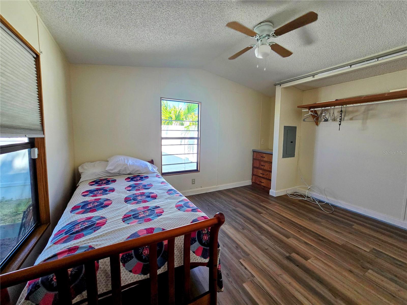 615 NE COTTAGE PARK LN, LEESBURG, FL — photo 25