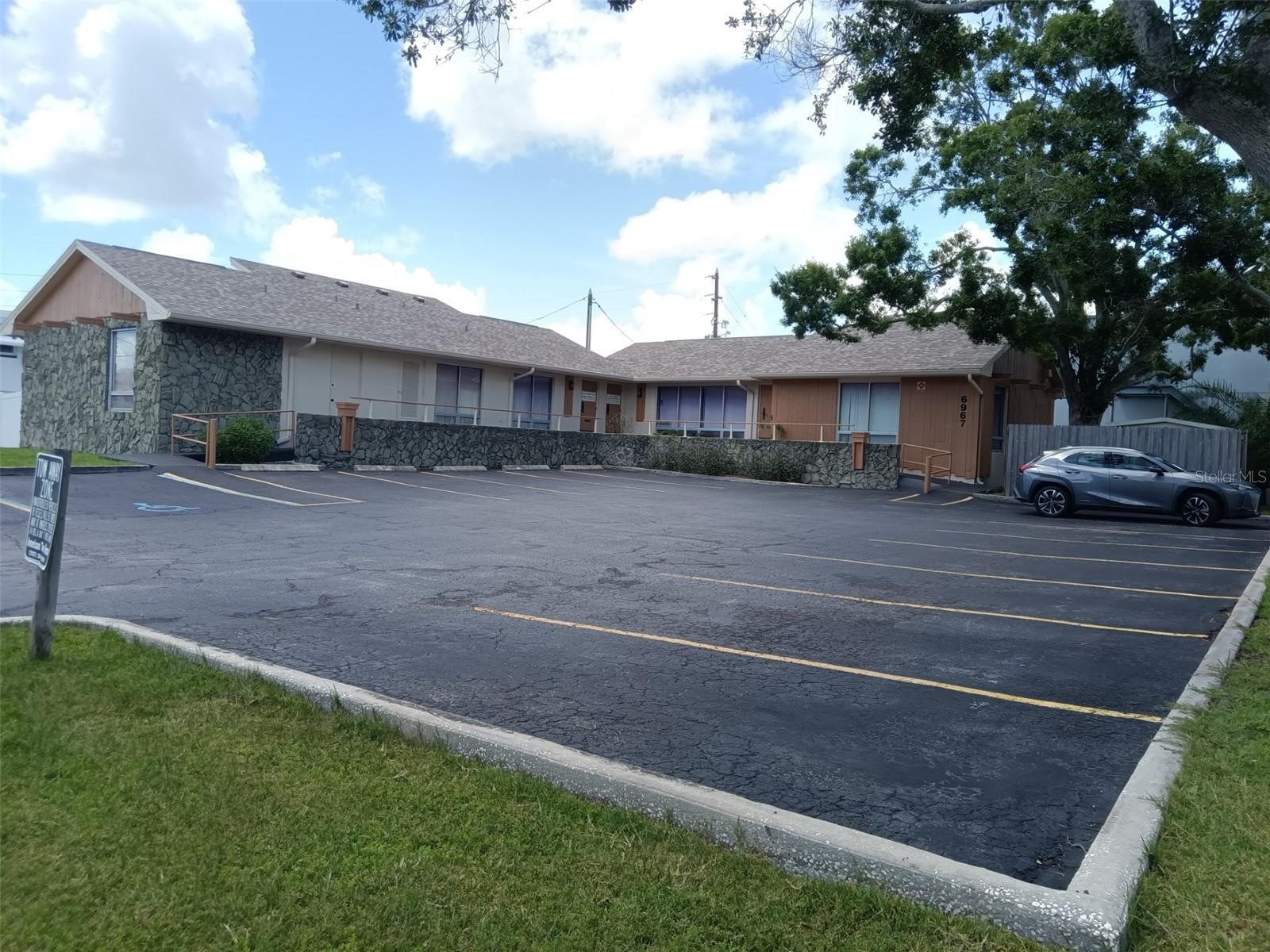 6967 SUNSET DR S, ST PETERSBURG, FL — photo 2