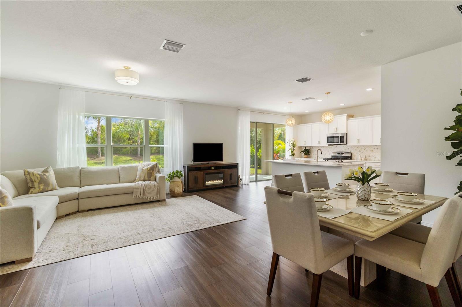 10109 CANAVERAL CIR, SARASOTA, FL — photo 3