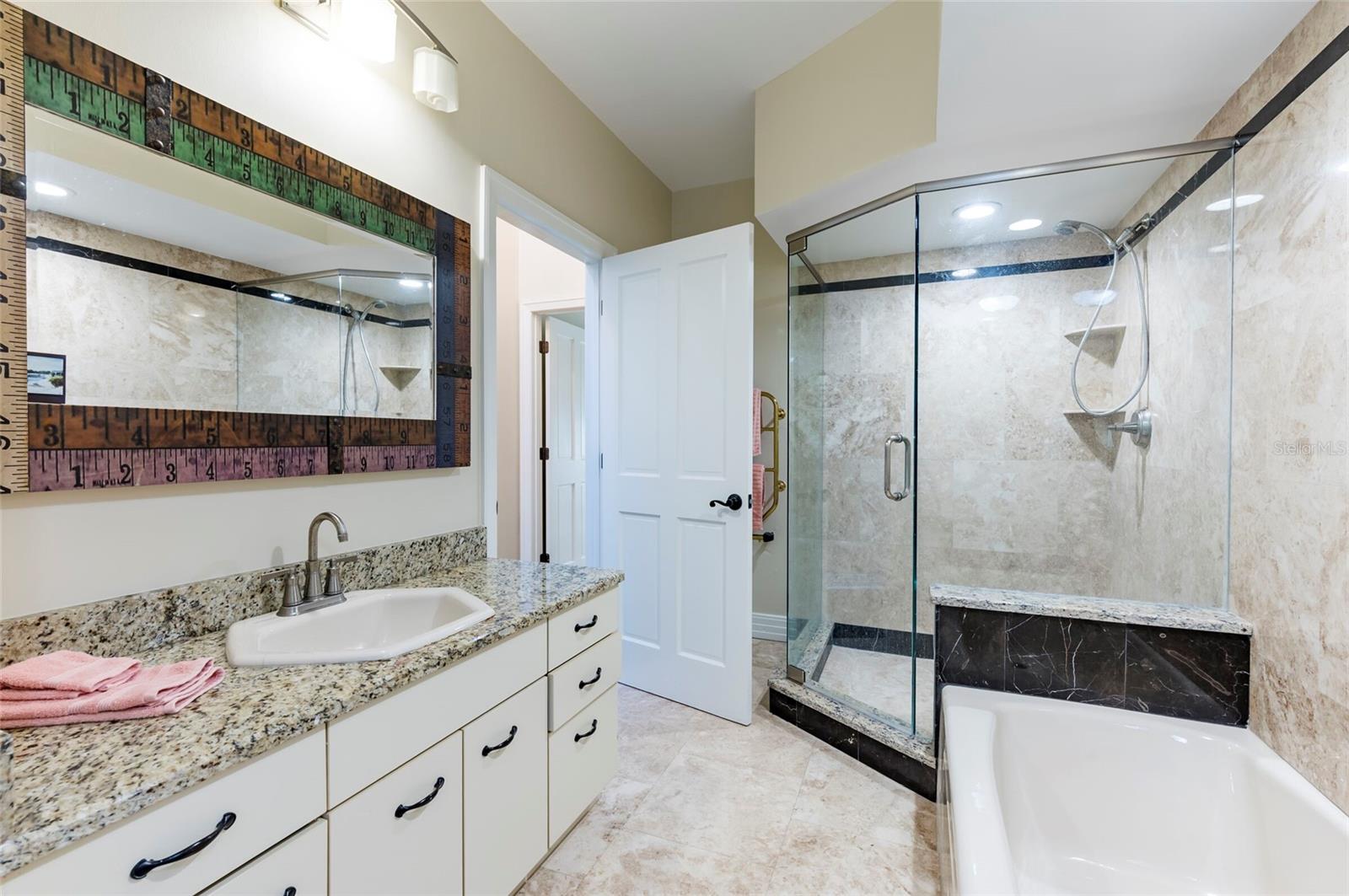 2268 KINGS POINT DR, LARGO, FL — photo 20