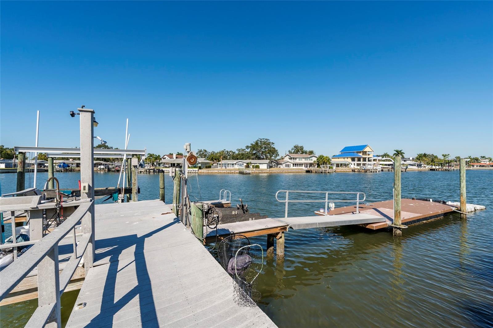 2268 KINGS POINT DR, LARGO, FL — photo 81