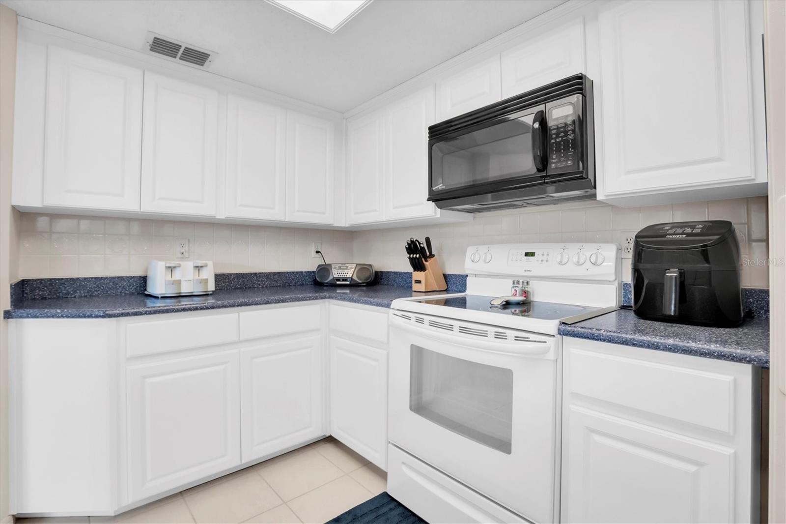 534 WALDEN CT, DUNEDIN, FL — photo 9