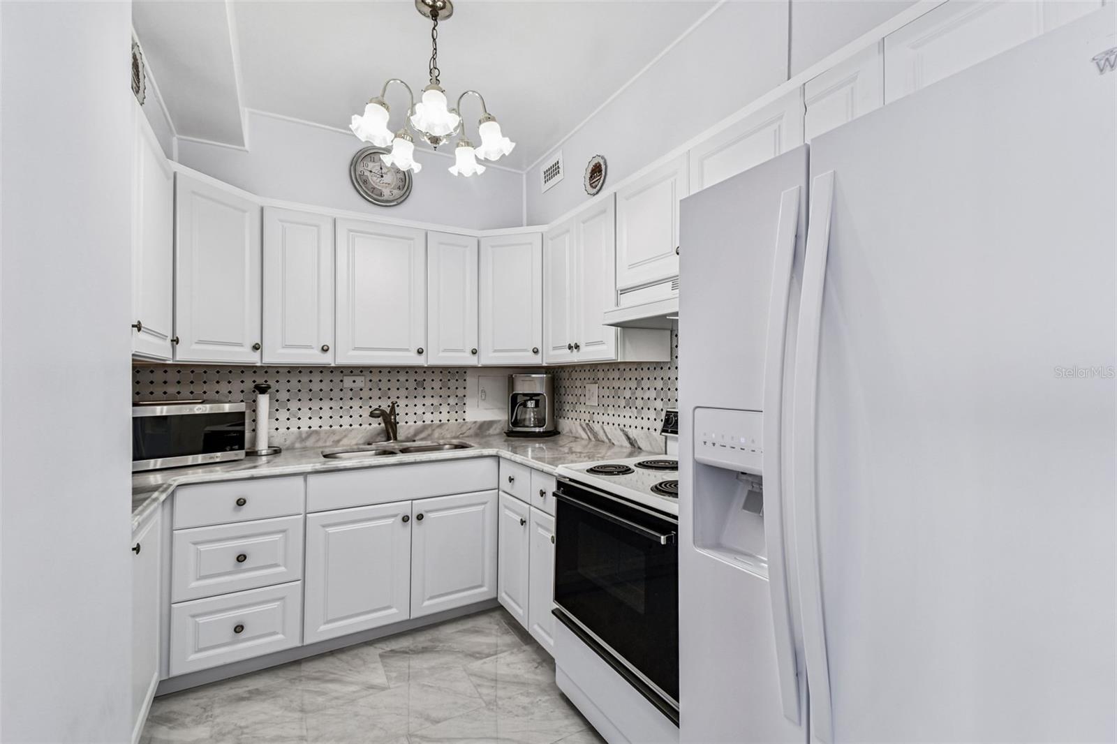31 ISLAND WAY #609, CLEARWATER BEACH, FL — photo 9