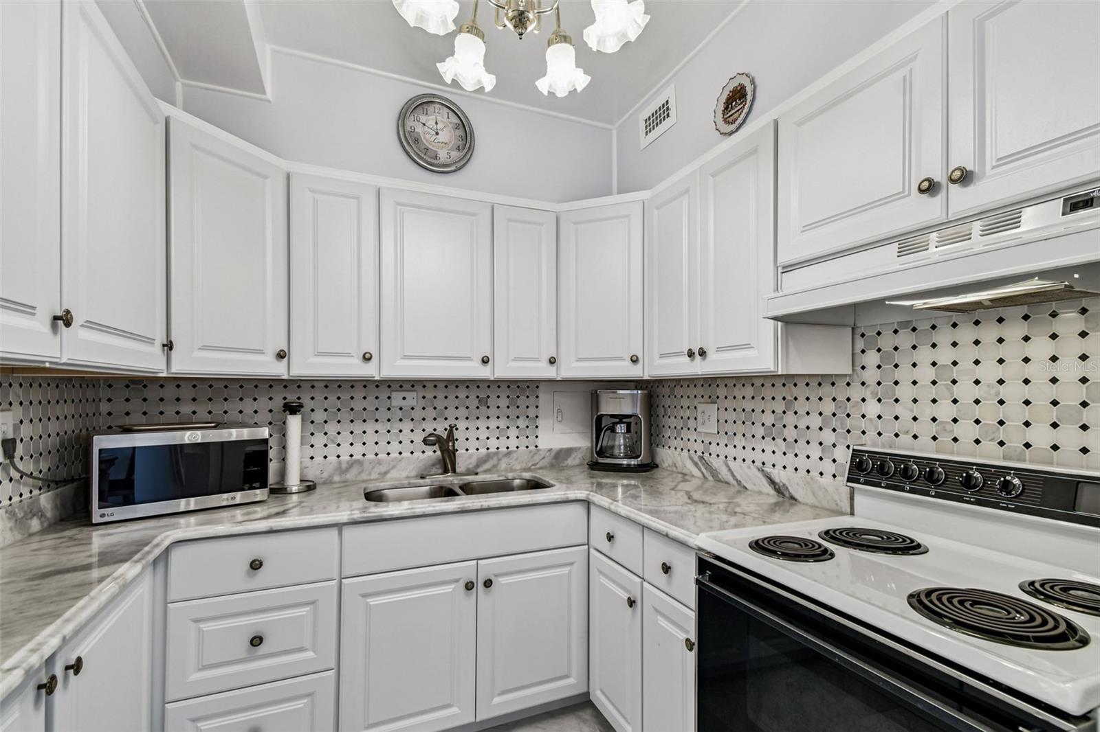 31 ISLAND WAY #609, CLEARWATER BEACH, FL — photo 10