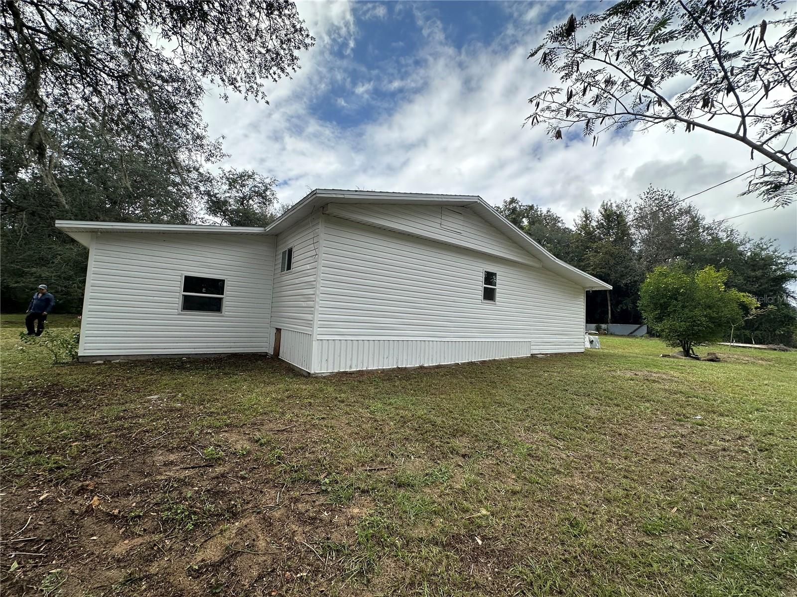 17405 NE 38TH LANE RD, SILVER SPRINGS, FL — photo 2