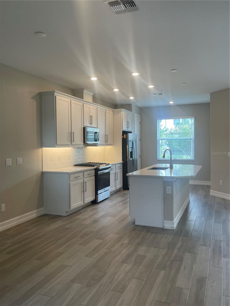 4596 ALMADA LN, WESLEY CHAPEL, FL — photo 2