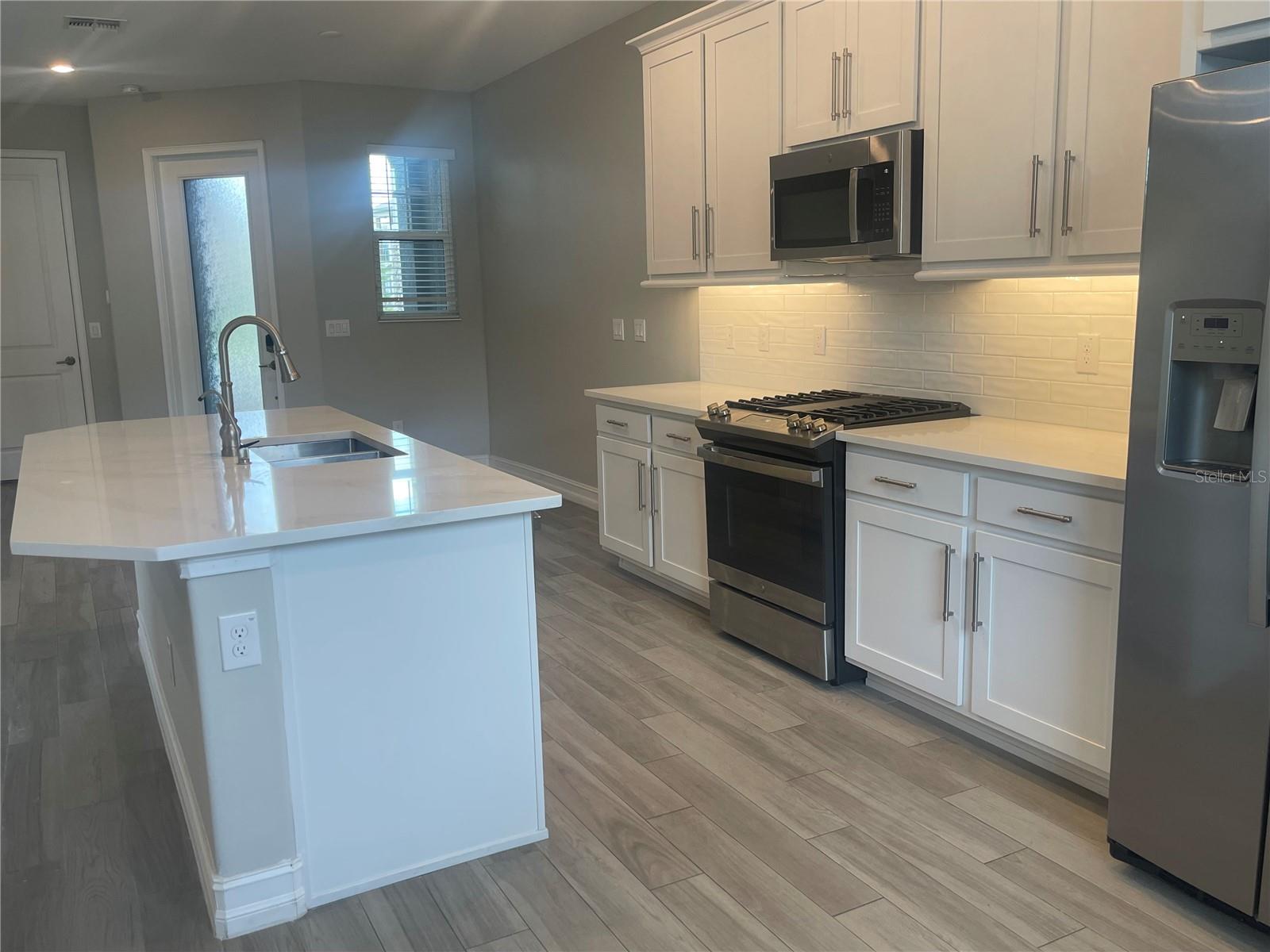 4596 ALMADA LN, WESLEY CHAPEL, FL — photo 6