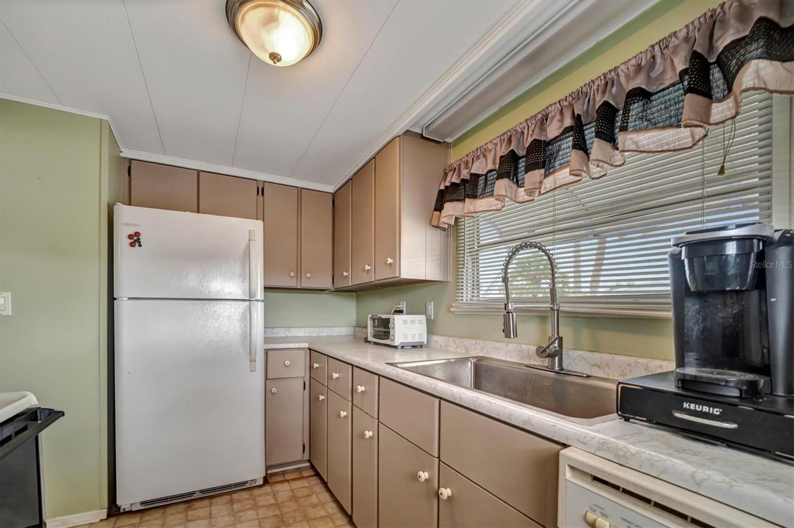 122 E SAINT ANNES CIR, APOLLO BEACH, FL — photo 4