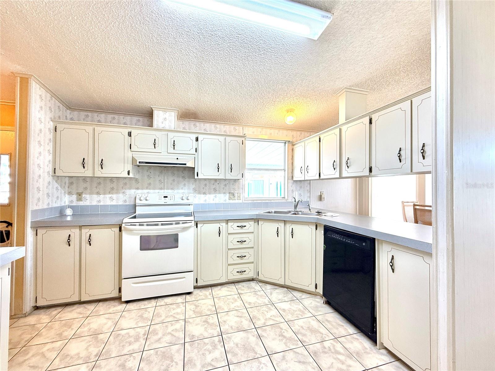 126 W SAINT JOHNS WAY, APOLLO BEACH, FL — photo 9