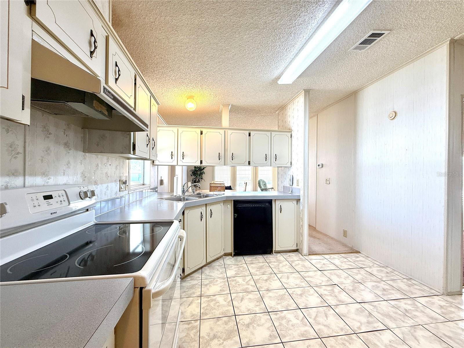 126 W SAINT JOHNS WAY, APOLLO BEACH, FL — photo 10