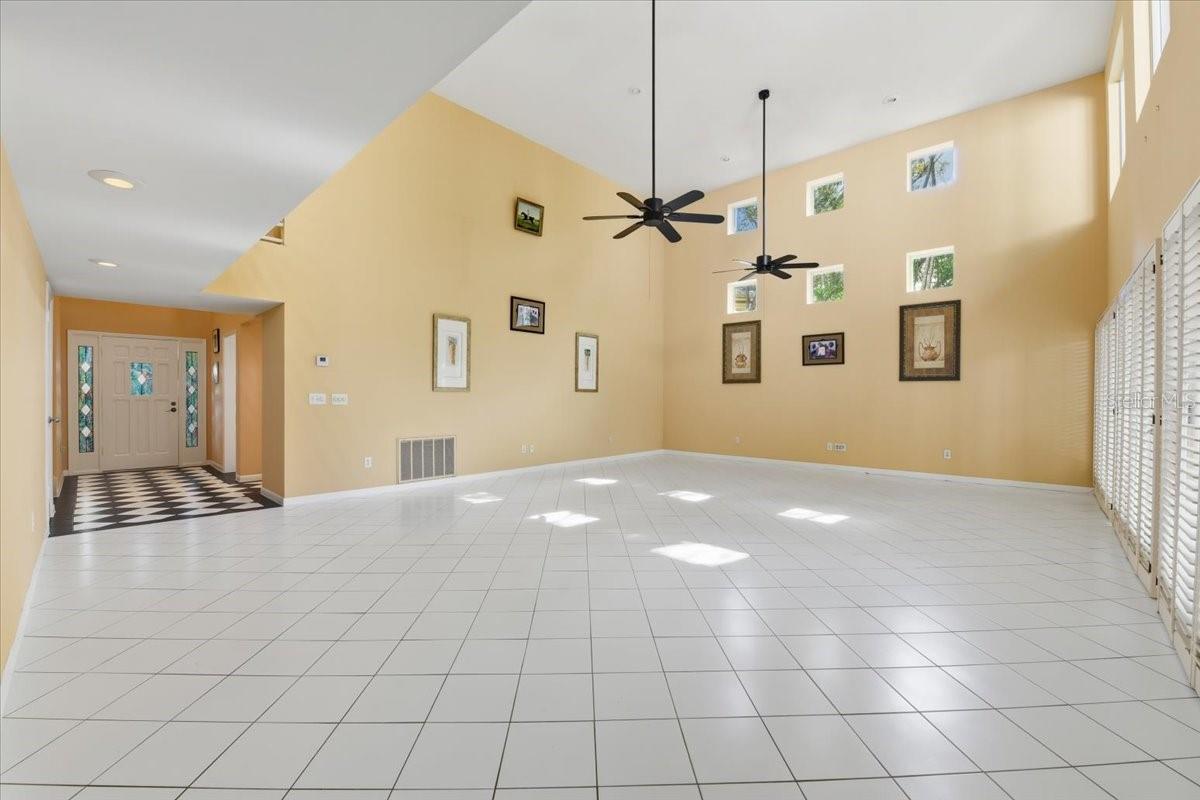 2713 CHAMBRAY LN, TAMPA, FL — photo 9
