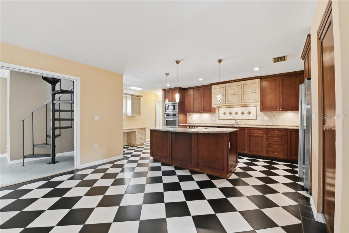 2713 CHAMBRAY LN, TAMPA, FL — photo 17