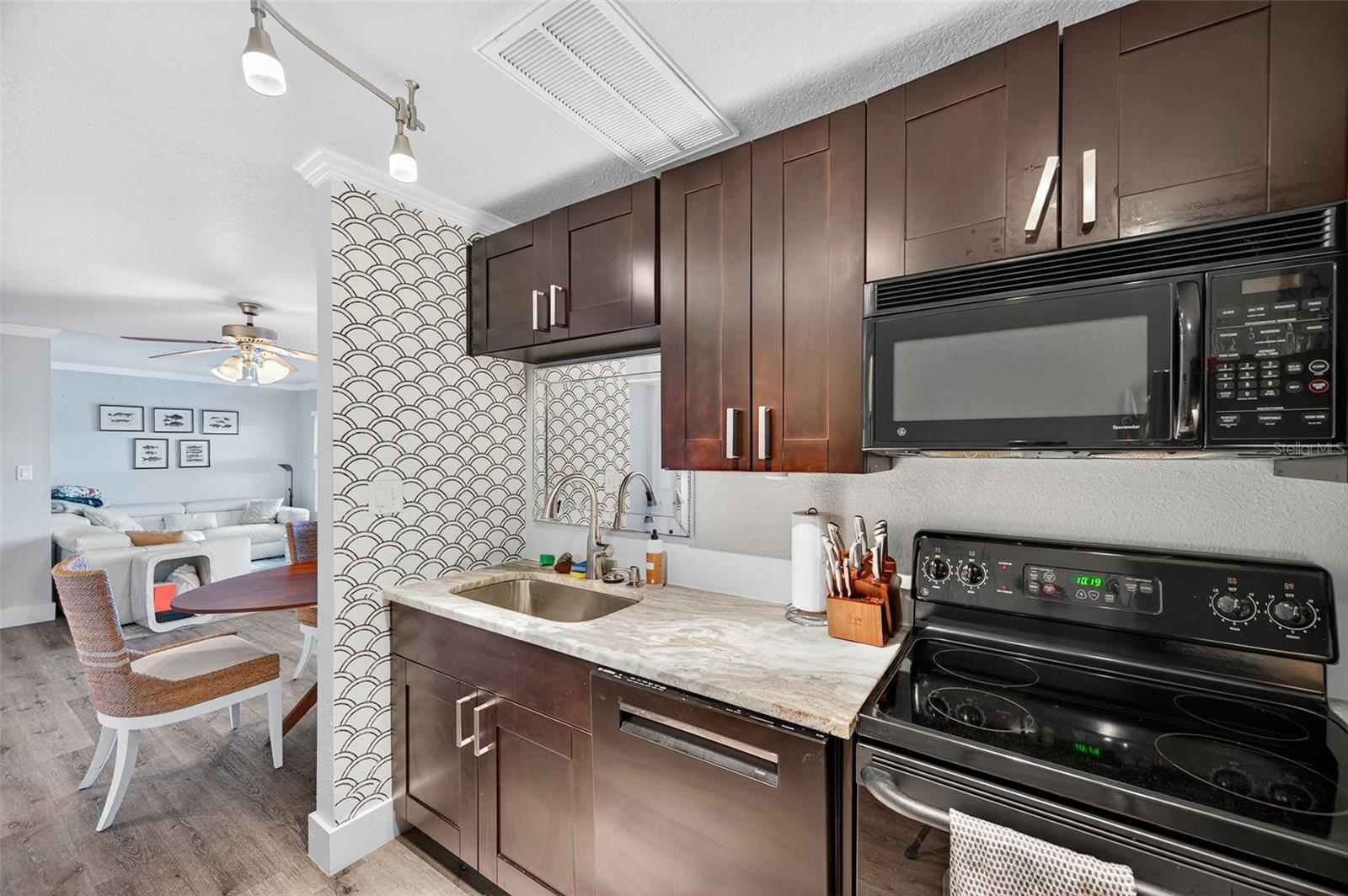 4924 BEACH DR SE #F, ST PETERSBURG, FL — photo 10