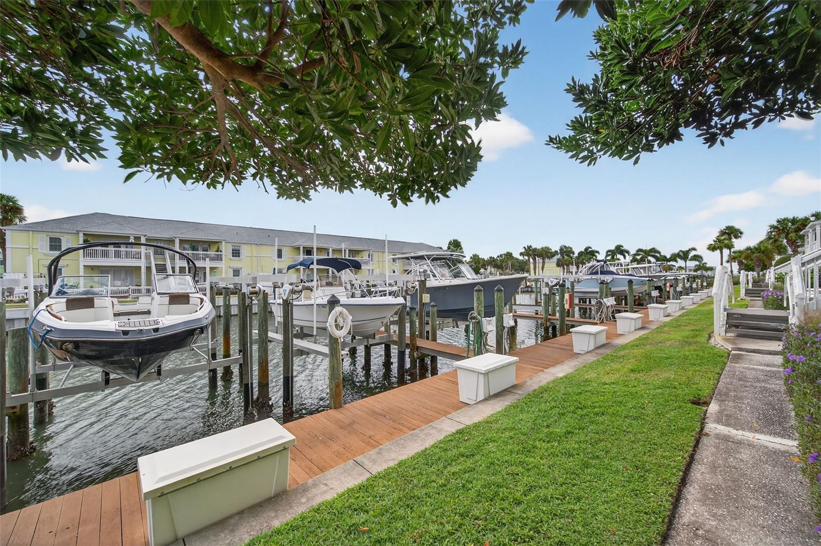 4924 BEACH DR SE #F, ST PETERSBURG, FL — photo 24