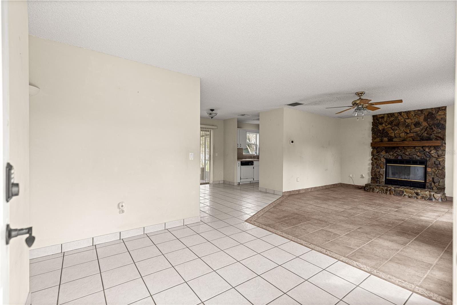 3805 SE 139TH ST, SUMMERFIELD, FL — photo 4