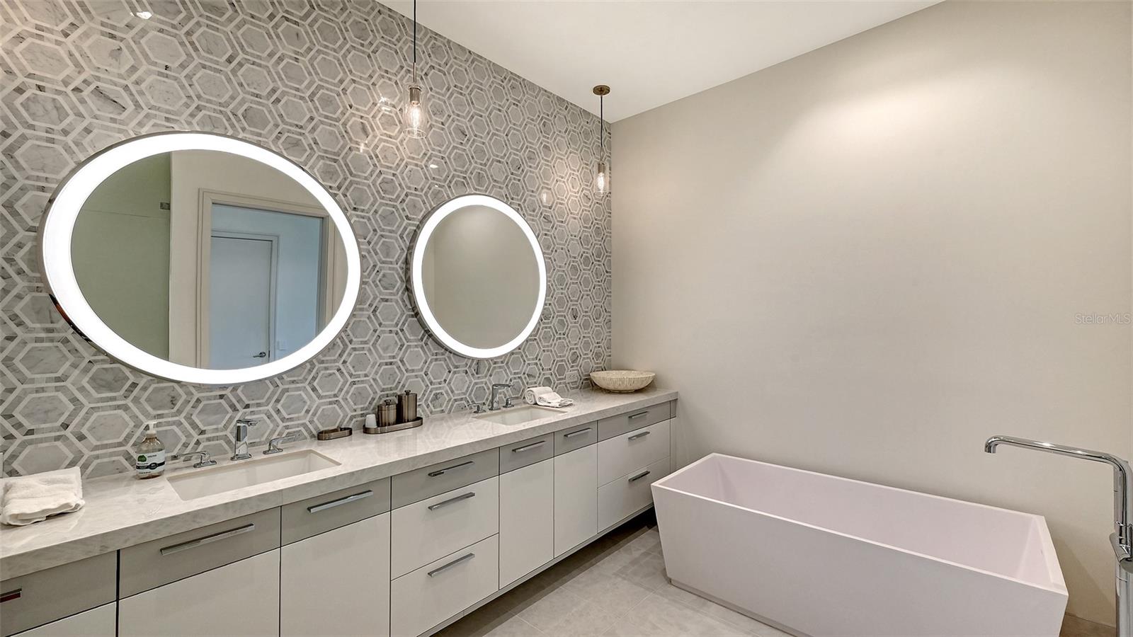 1591 GULF OF MEXICO DR #512, LONGBOAT KEY, FL — photo 16