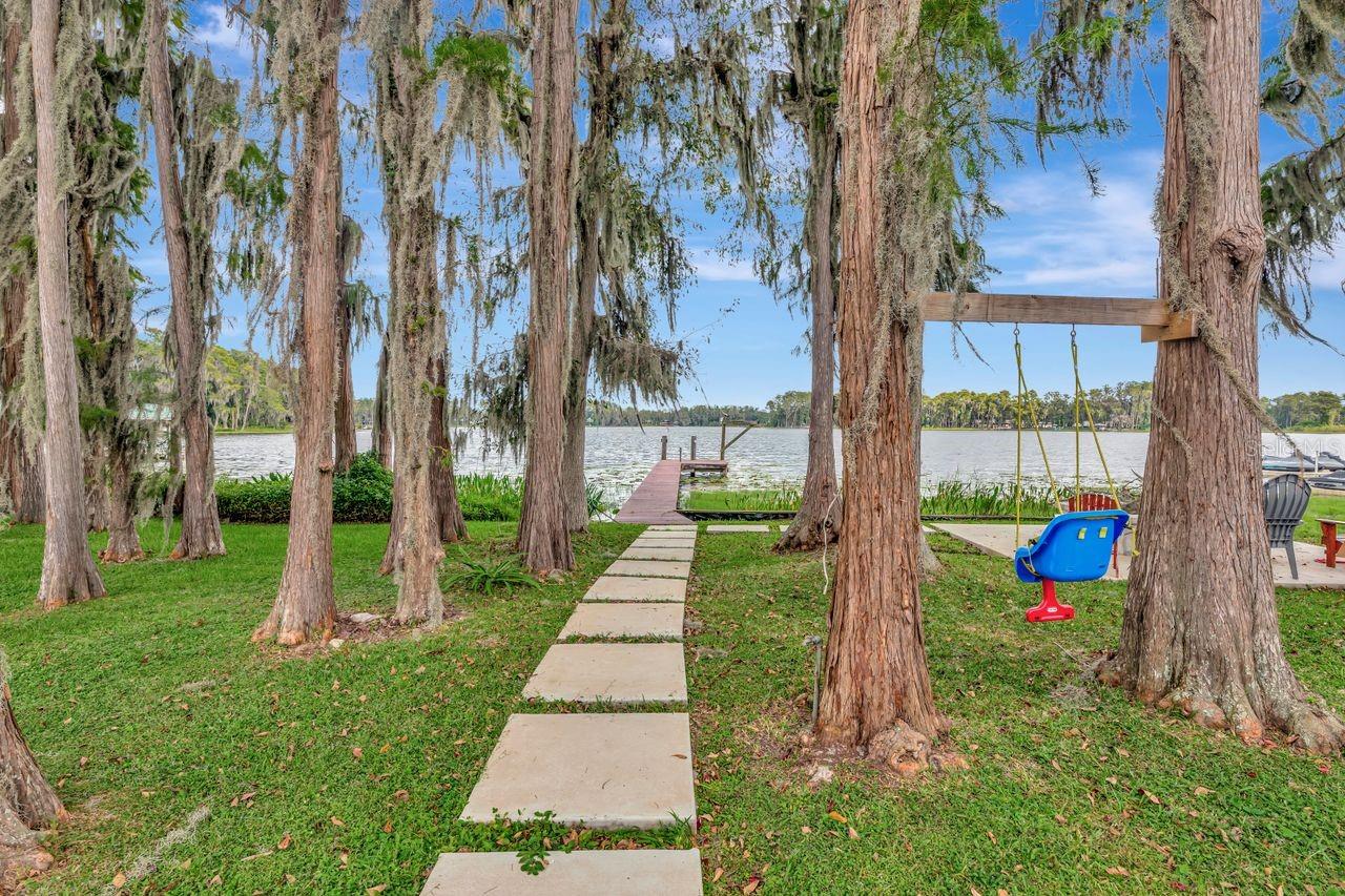 19207 CROOKED LN, LUTZ, FL