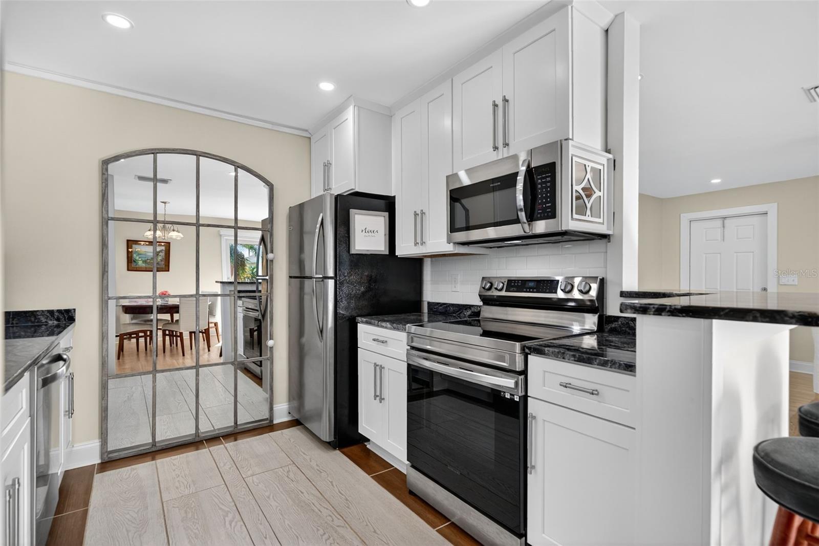 2915 AVENUE C, HOLMES BEACH, FL — photo 18