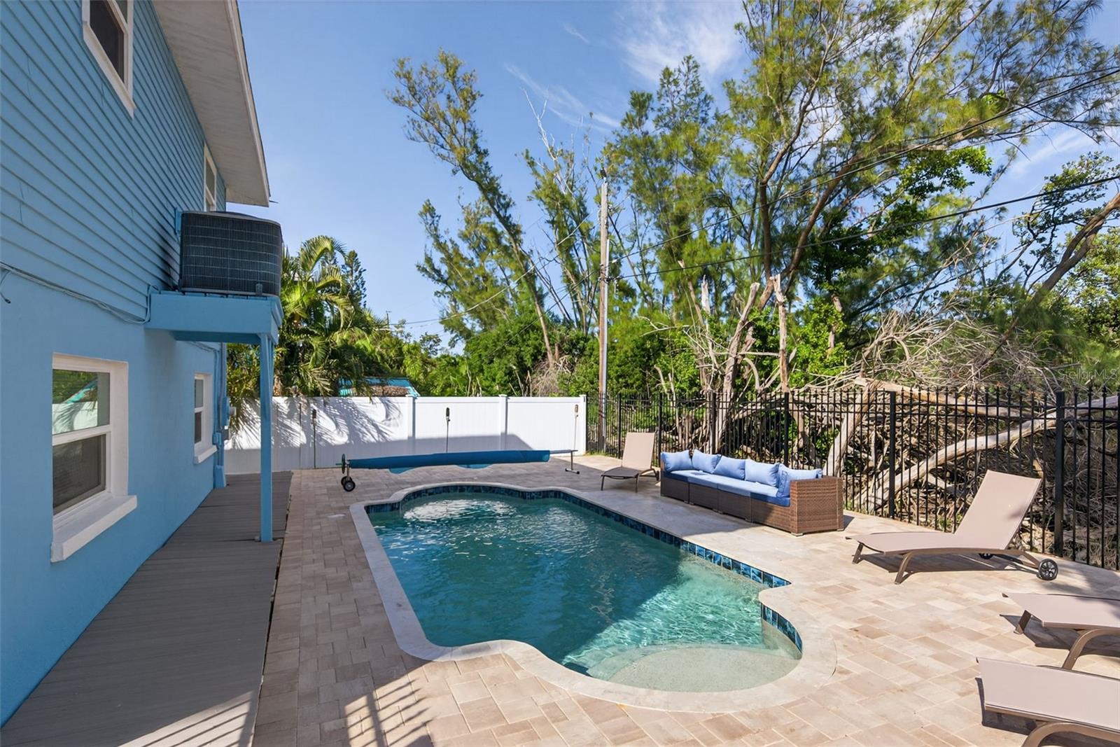 2915 AVENUE C, HOLMES BEACH, FL — photo 36