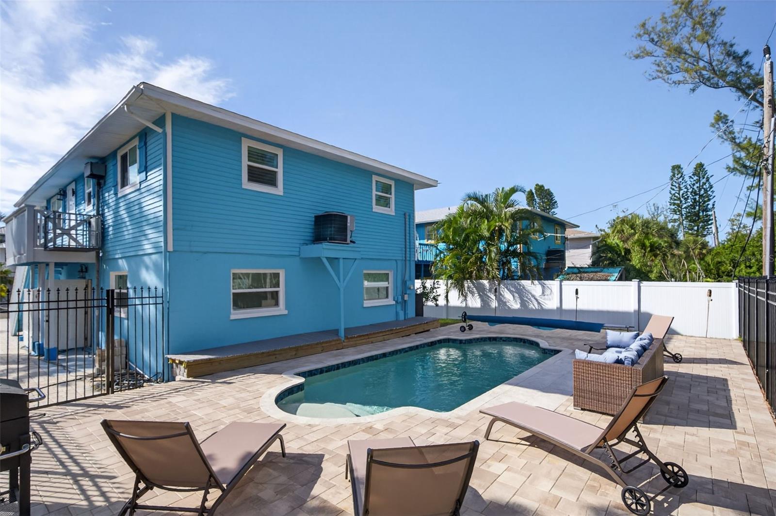 2915 AVENUE C, HOLMES BEACH, FL — photo 37