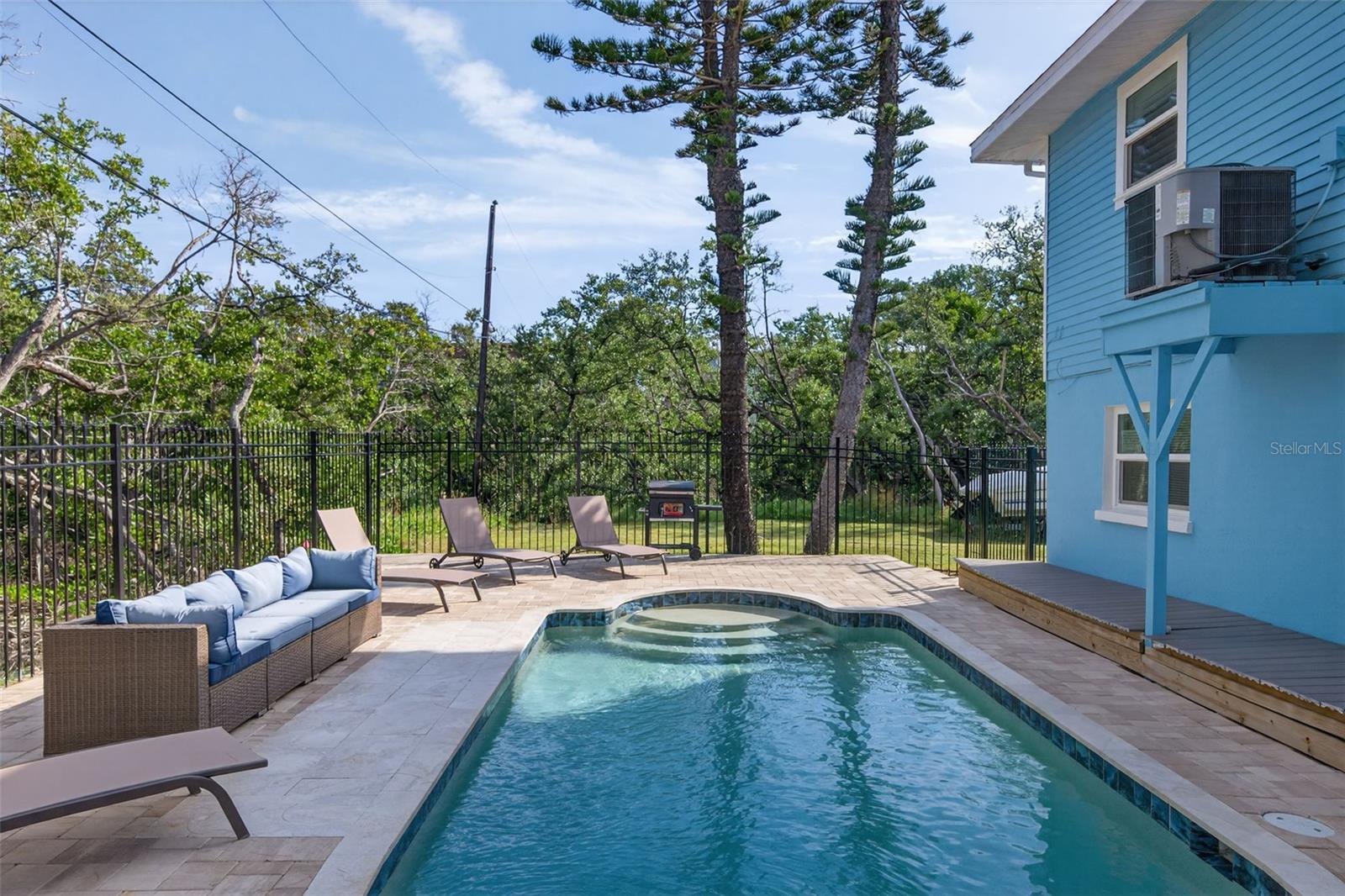 2915 AVENUE C, HOLMES BEACH, FL — photo 39