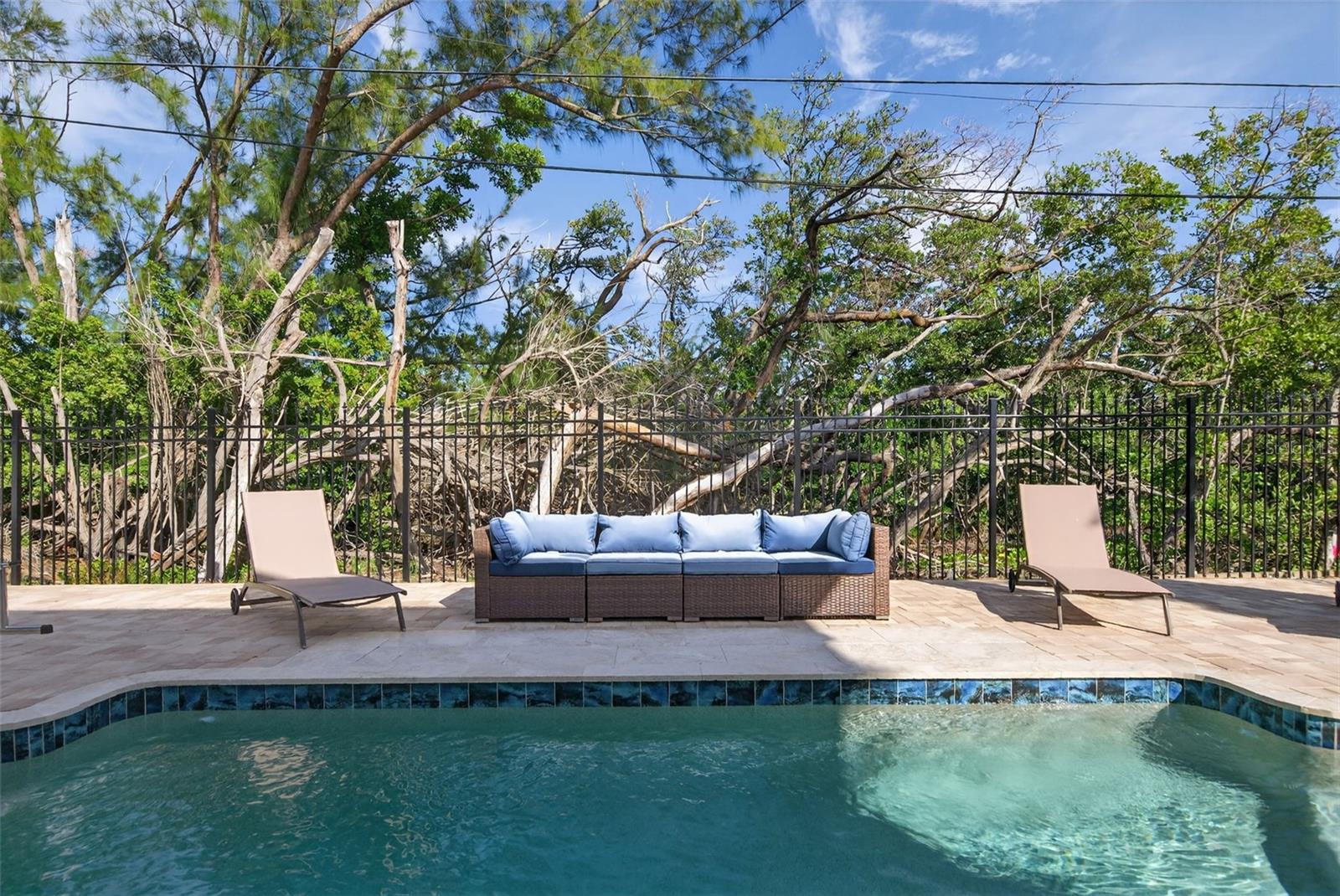2915 AVENUE C, HOLMES BEACH, FL — photo 40