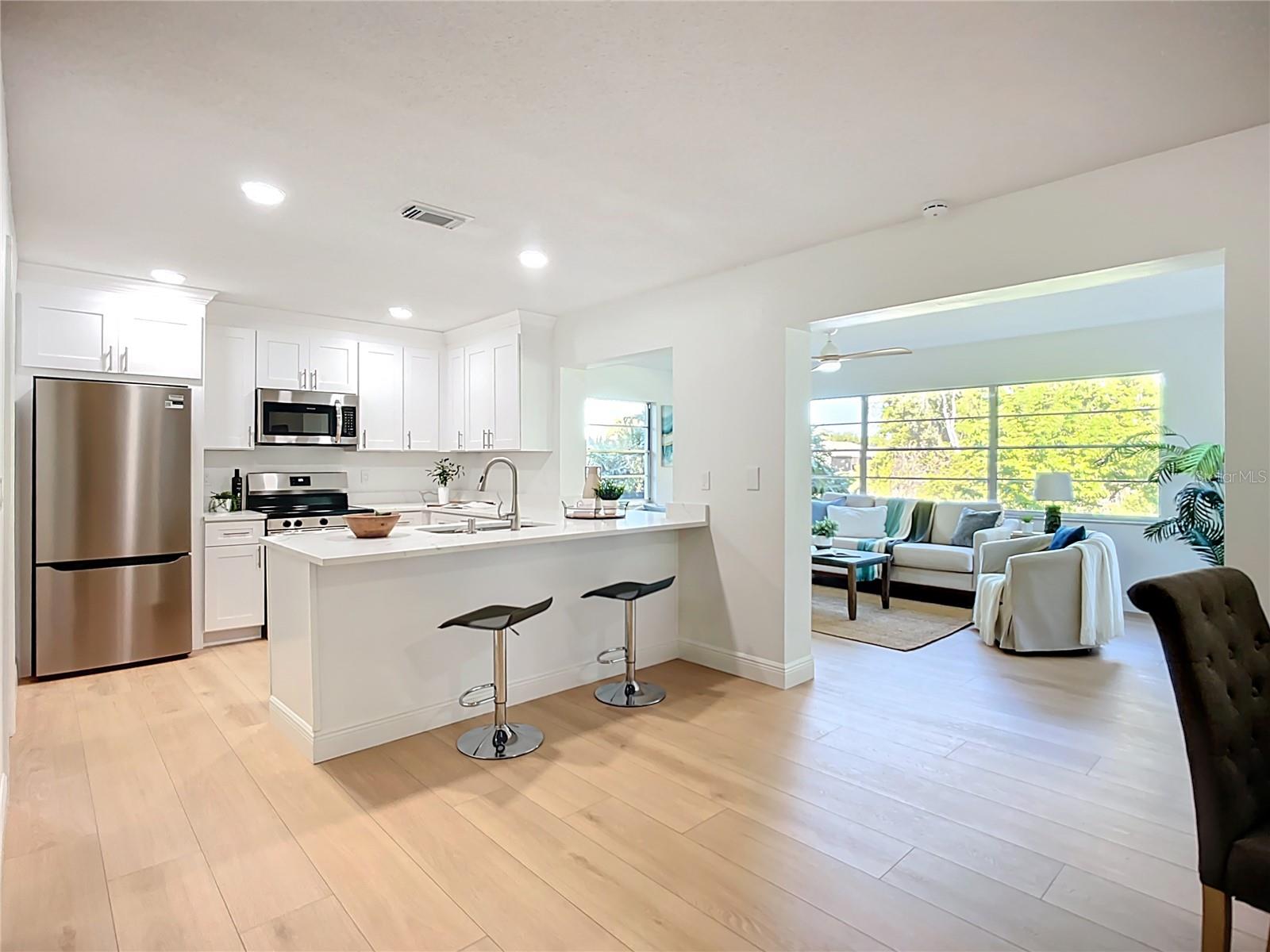 2014 HAMPSTEAD CIR, SUN CITY CENTER, FL — photo 6