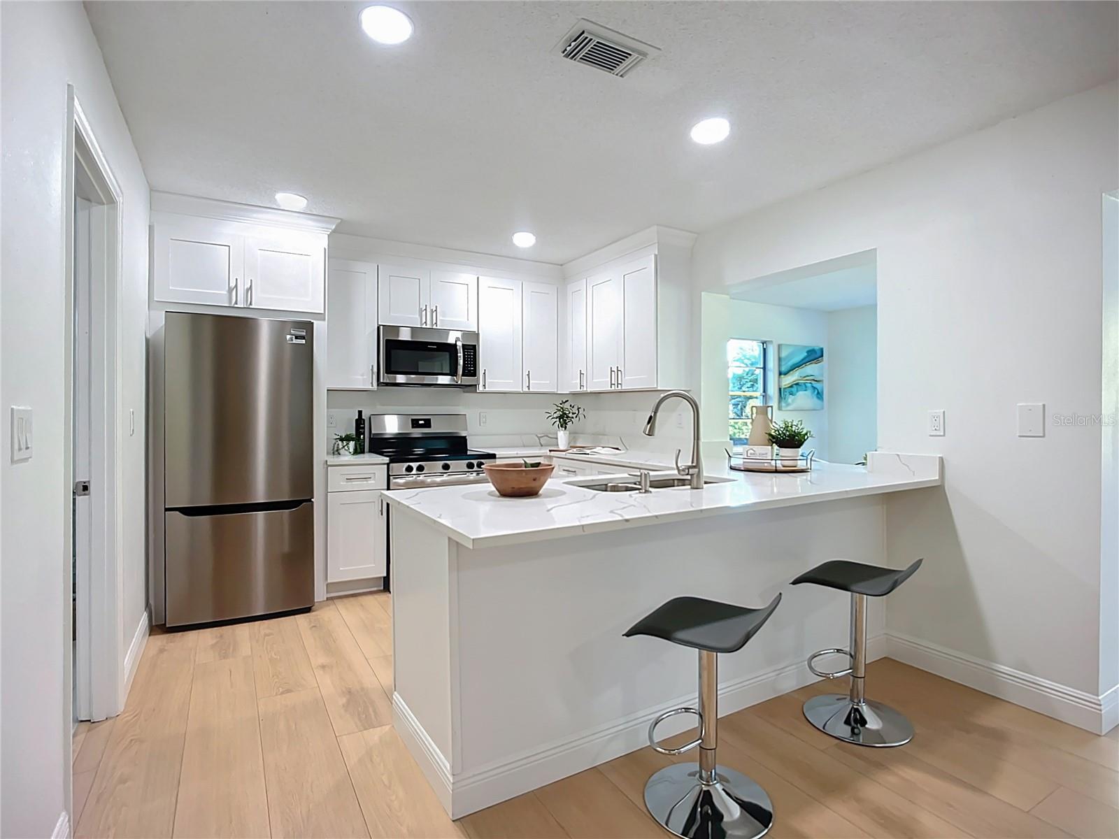 2014 HAMPSTEAD CIR, SUN CITY CENTER, FL — photo 7