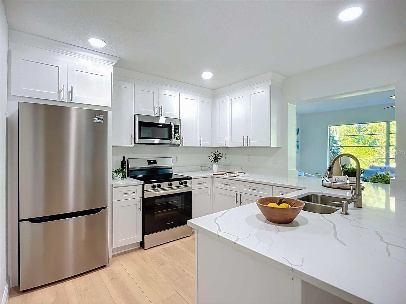 2014 HAMPSTEAD CIR, SUN CITY CENTER, FL — photo 8